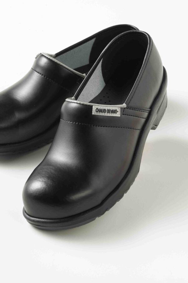 נעלי עבודה CLOGS מיוחדות לשפים ולעבודה מרובה על הרגליים
