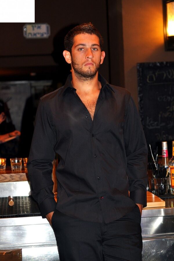 חולצת SLIM FIT מכופתרת לגבר שרוול ארוך צבע שחור